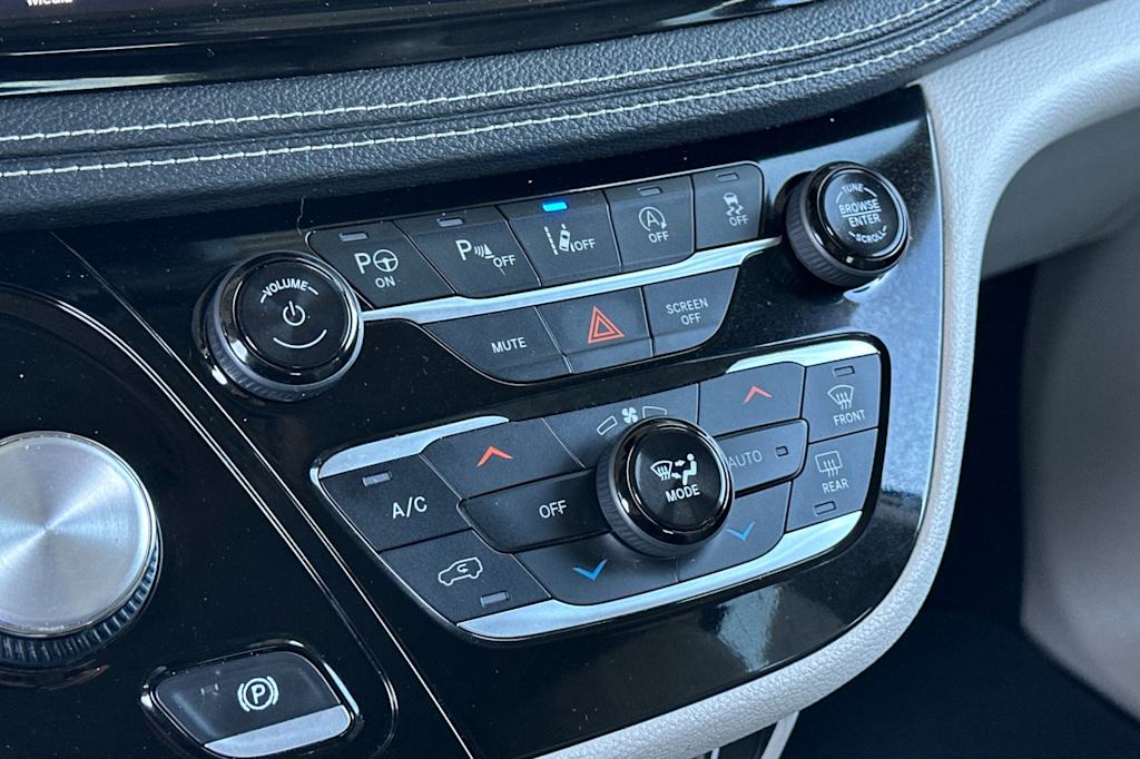 2021 Chrysler Pacifica Touring L 24