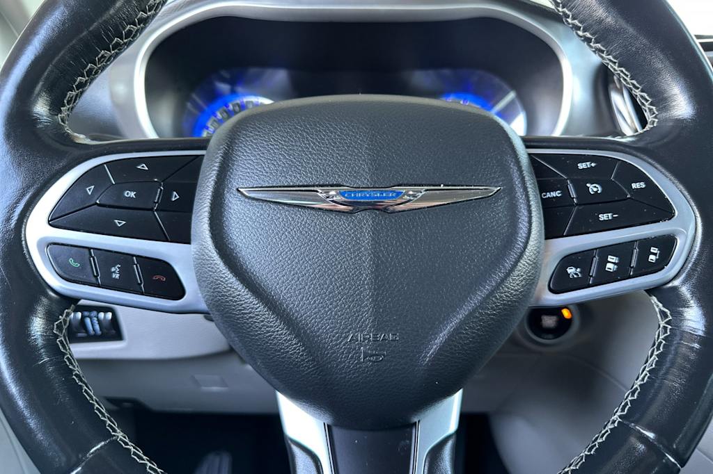 2021 Chrysler Pacifica Touring L 27