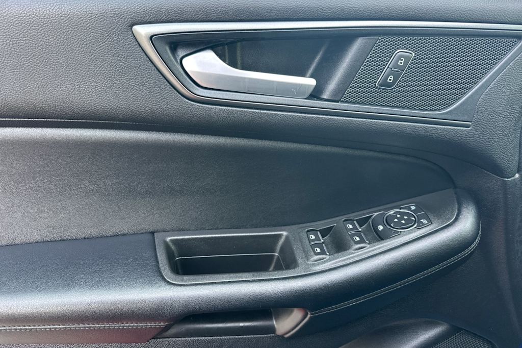 Thumbnail: 2022 Ford Edge - 20