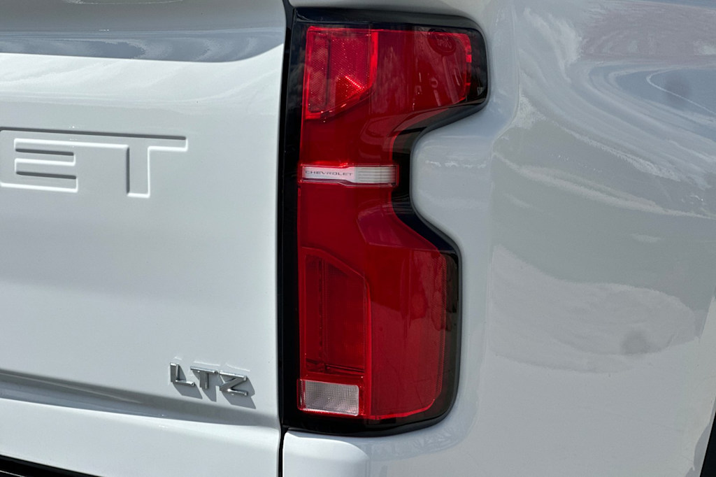 Thumbnail: 2025 Chevrolet Silverado 3500 - 28