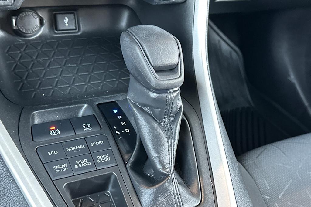 Thumbnail: 2020 Toyota RAV4 - 14