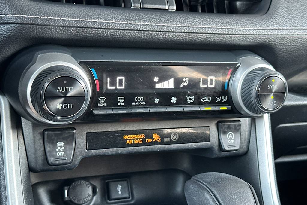 Thumbnail: 2020 Toyota RAV4 - 24