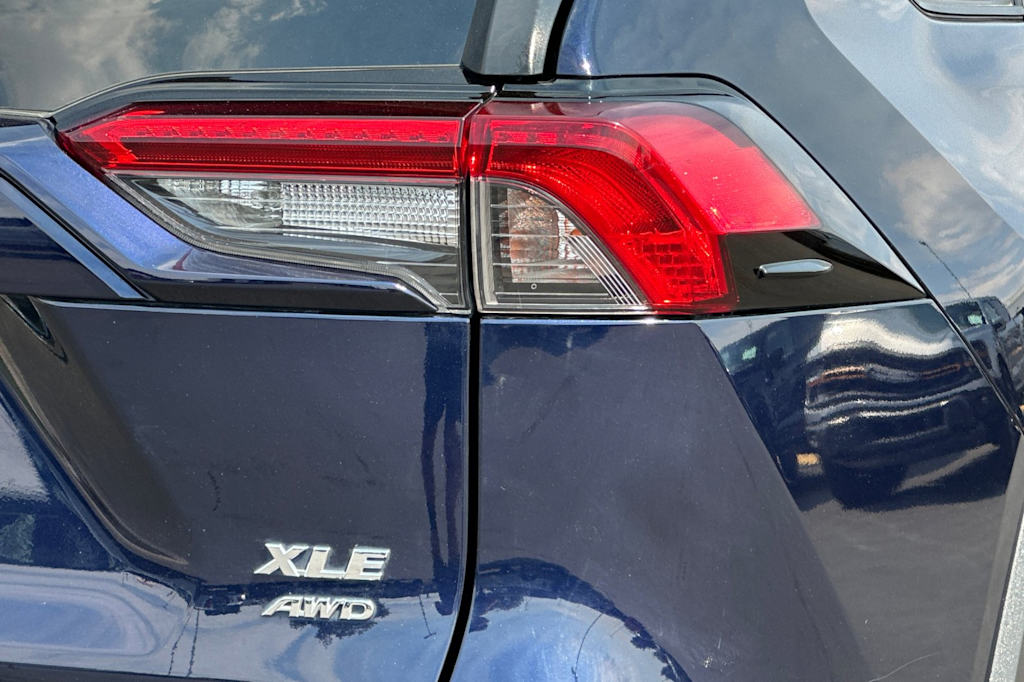 Thumbnail: 2020 Toyota RAV4 - 28