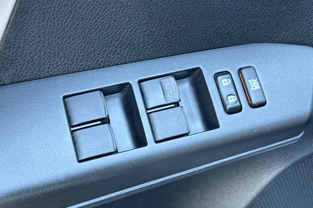 Thumbnail: 2017 Toyota RAV4 - 21