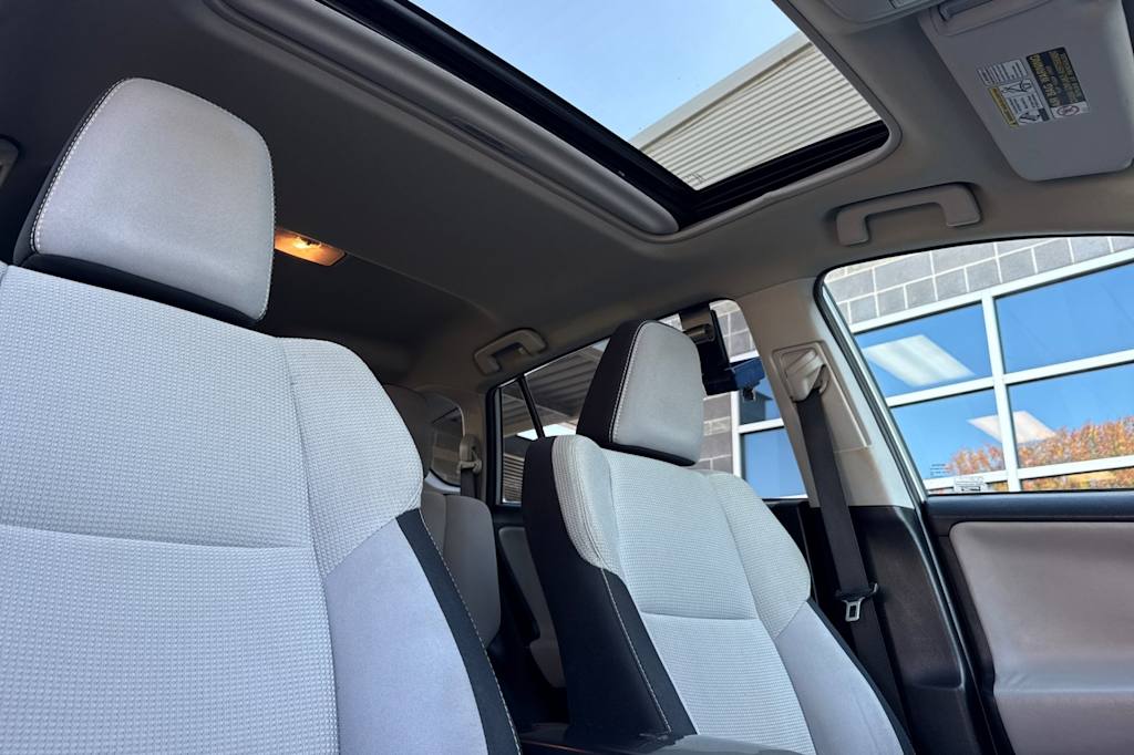 Thumbnail: 2017 Toyota RAV4 - 22