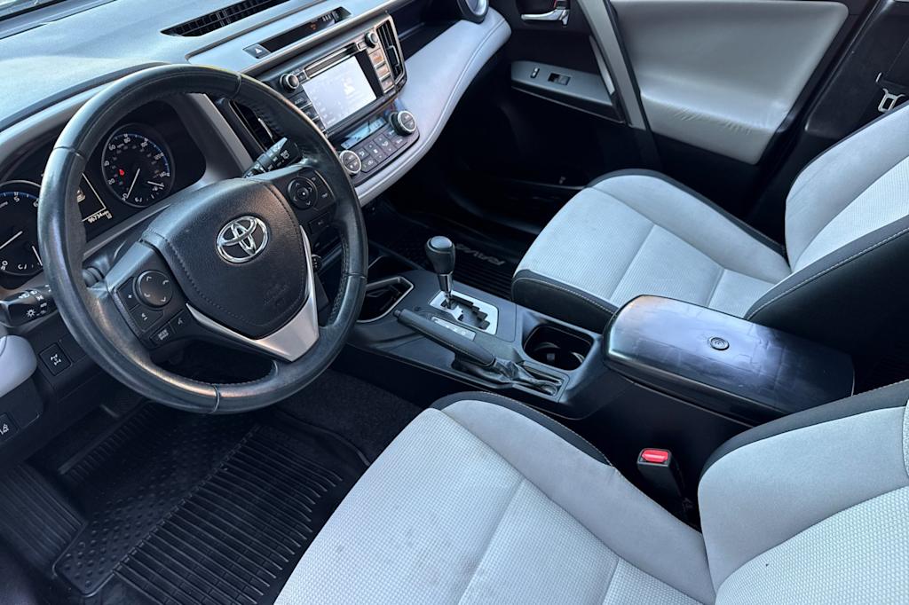 Thumbnail: 2017 Toyota RAV4 - 8