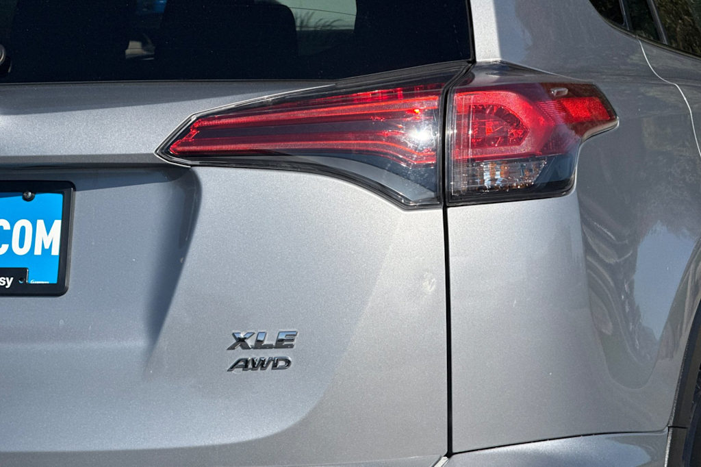 Thumbnail: 2017 Toyota RAV4 - 27