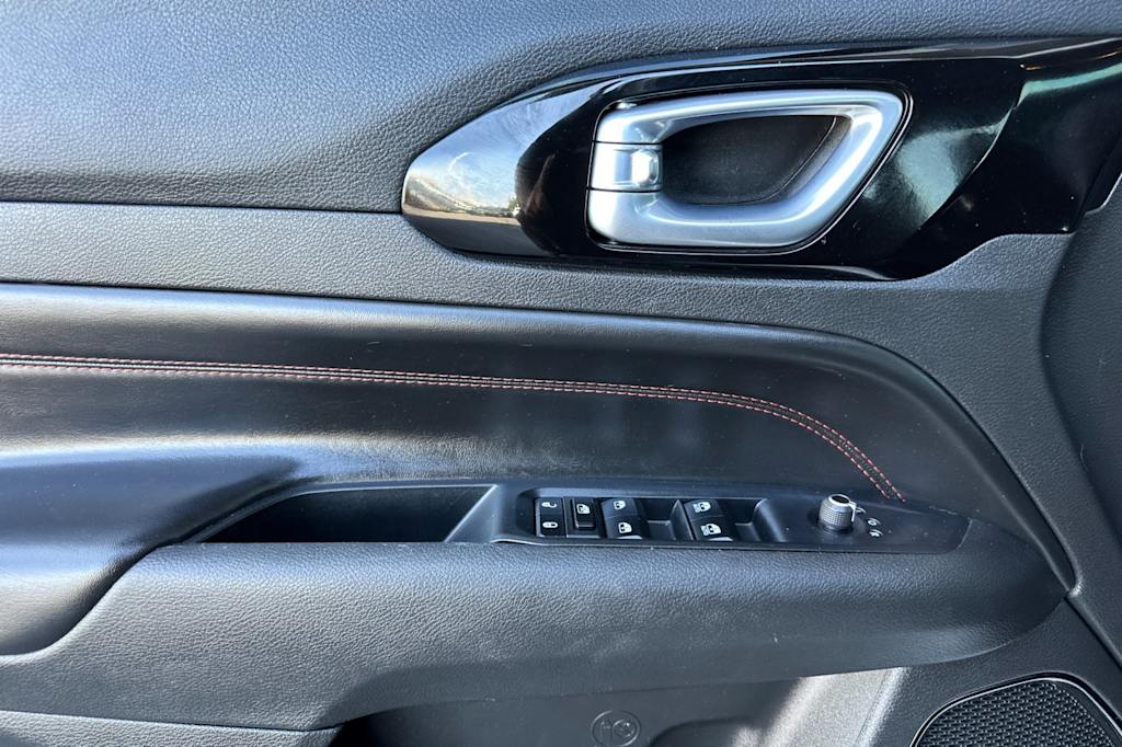 Thumbnail: 2023 Jeep Compass - 21