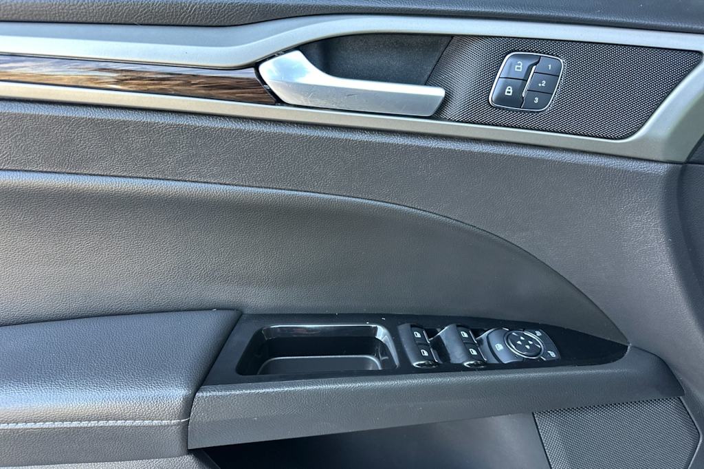 Thumbnail: 2016 Ford Fusion - 19