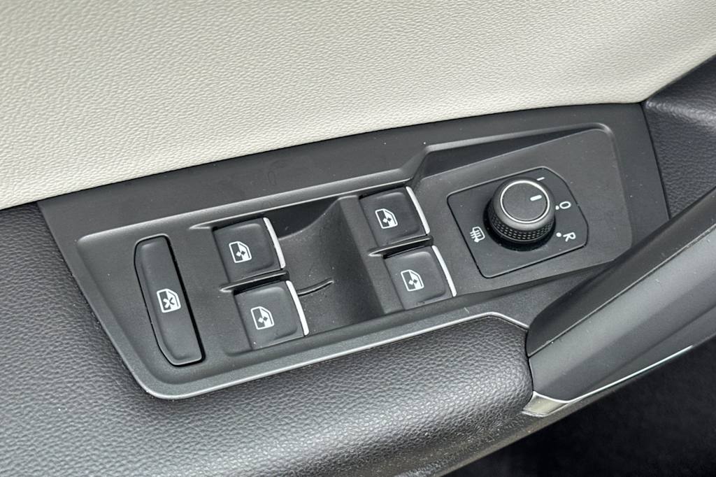 Thumbnail: 2020 Volkswagen Tiguan - 22
