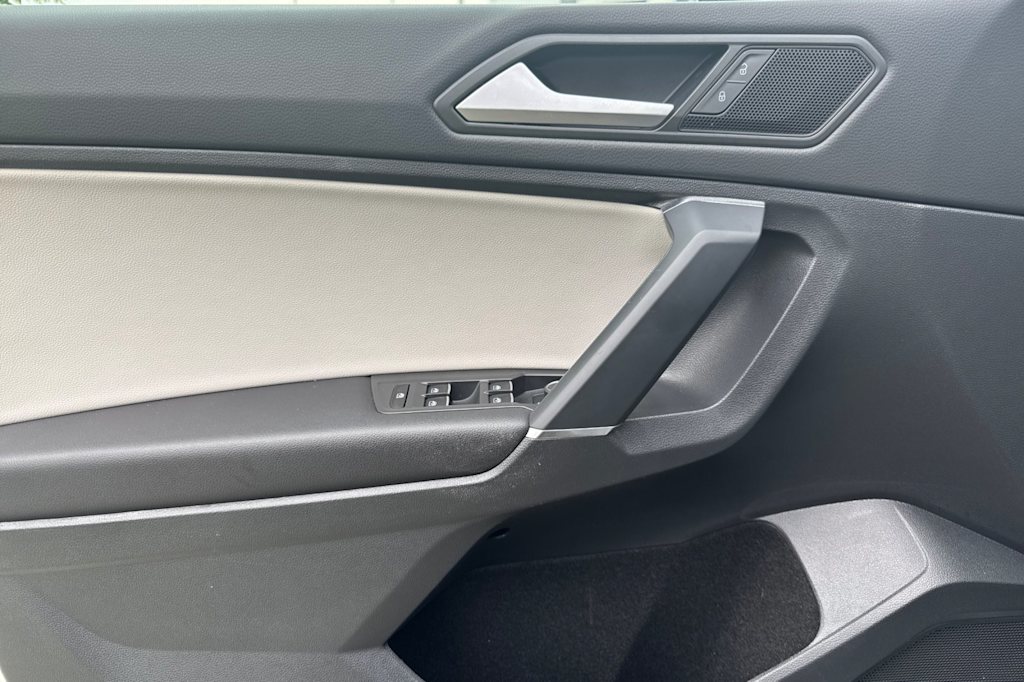 Thumbnail: 2020 Volkswagen Tiguan - 21