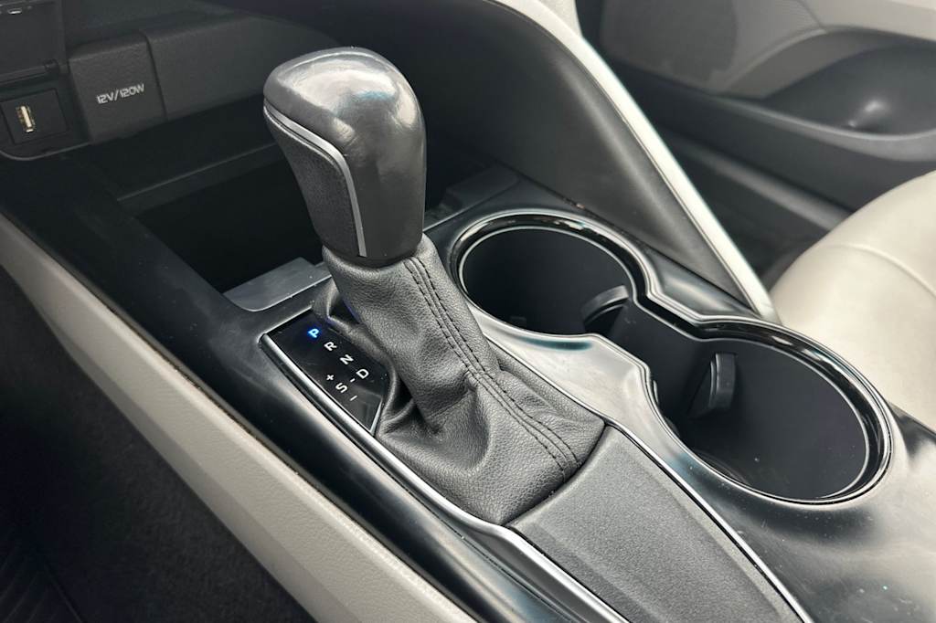 Thumbnail: 2020 Toyota Camry - 14