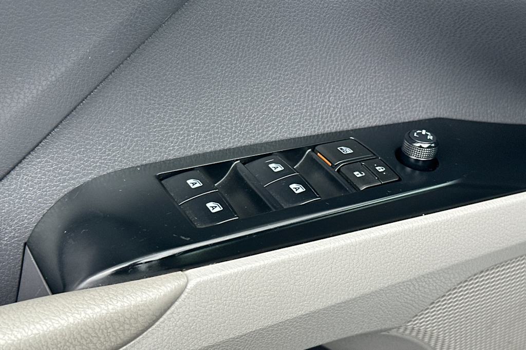 Thumbnail: 2020 Toyota Camry - 21