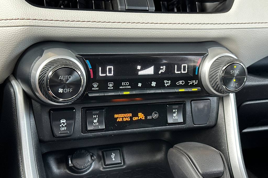 Thumbnail: 2021 Toyota RAV4 - 24