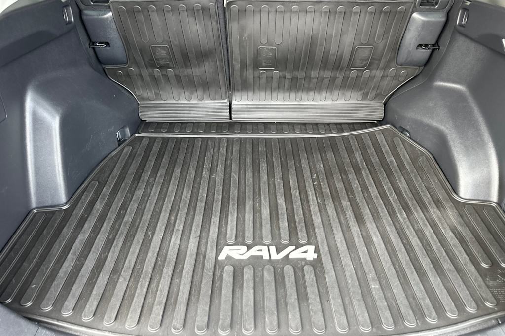 Thumbnail: 2021 Toyota RAV4 - 15