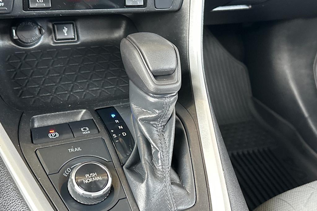 Thumbnail: 2021 Toyota RAV4 - 13