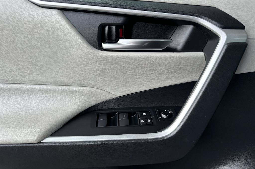 Thumbnail: 2021 Toyota RAV4 - 20