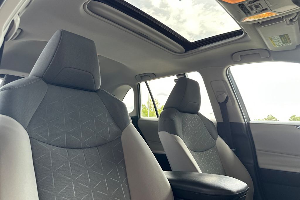 Thumbnail: 2021 Toyota RAV4 - 22