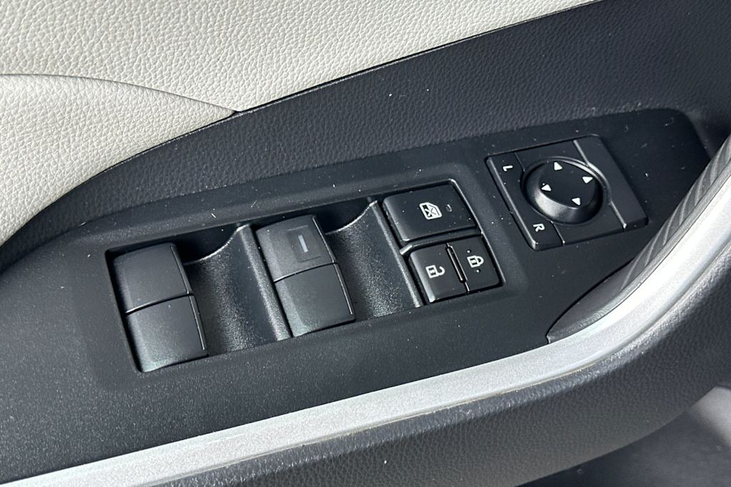 Thumbnail: 2021 Toyota RAV4 - 21