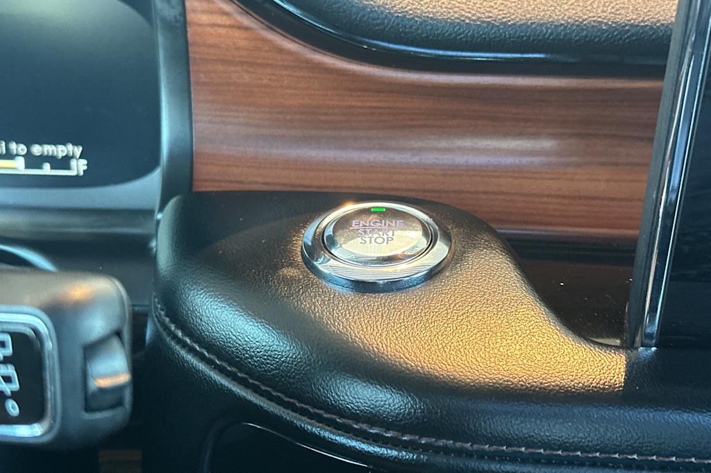 Thumbnail: 2021 Lincoln Aviator - 13