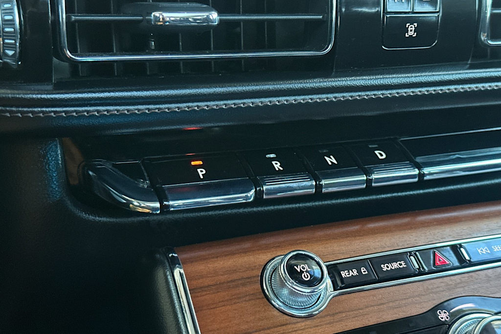 Thumbnail: 2021 Lincoln Aviator - 27