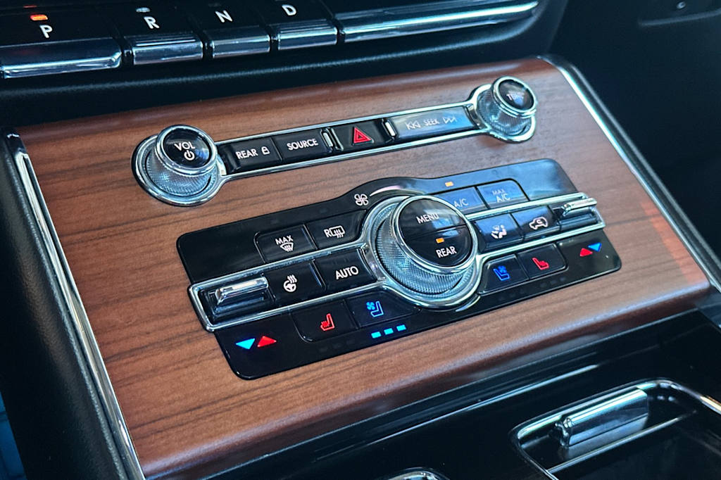Thumbnail: 2021 Lincoln Aviator - 26