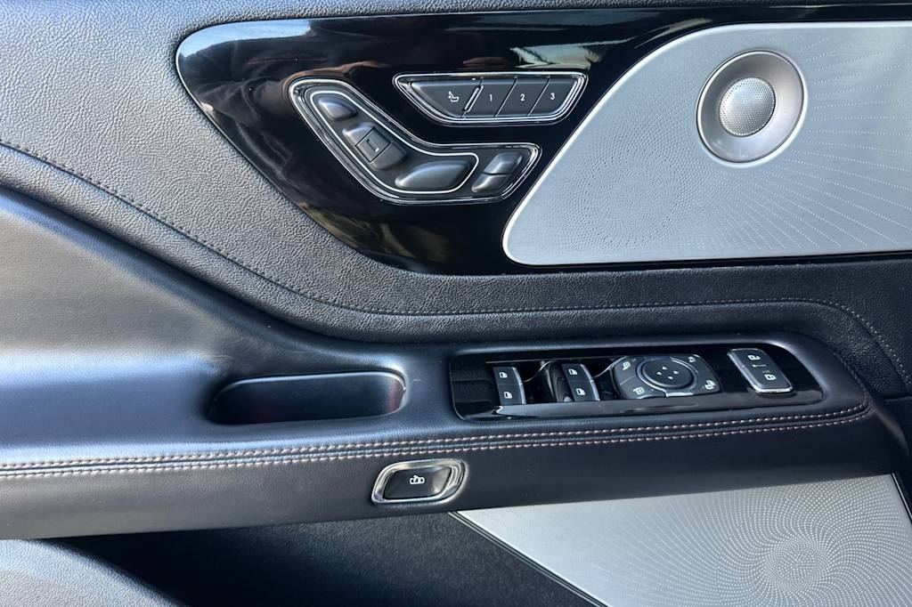 Thumbnail: 2021 Lincoln Aviator - 6