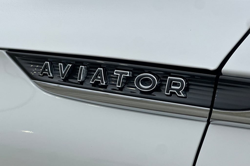 Thumbnail: 2020 Lincoln Aviator - 30