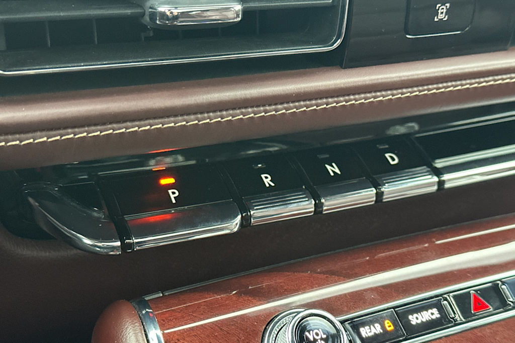 Thumbnail: 2020 Lincoln Aviator - 26