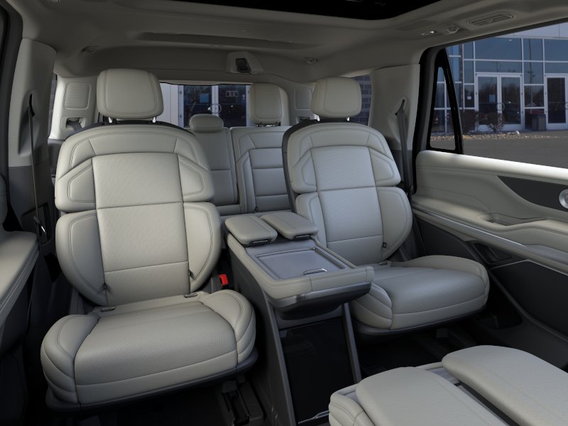 Thumbnail: 2026 Lincoln Navigator - 6