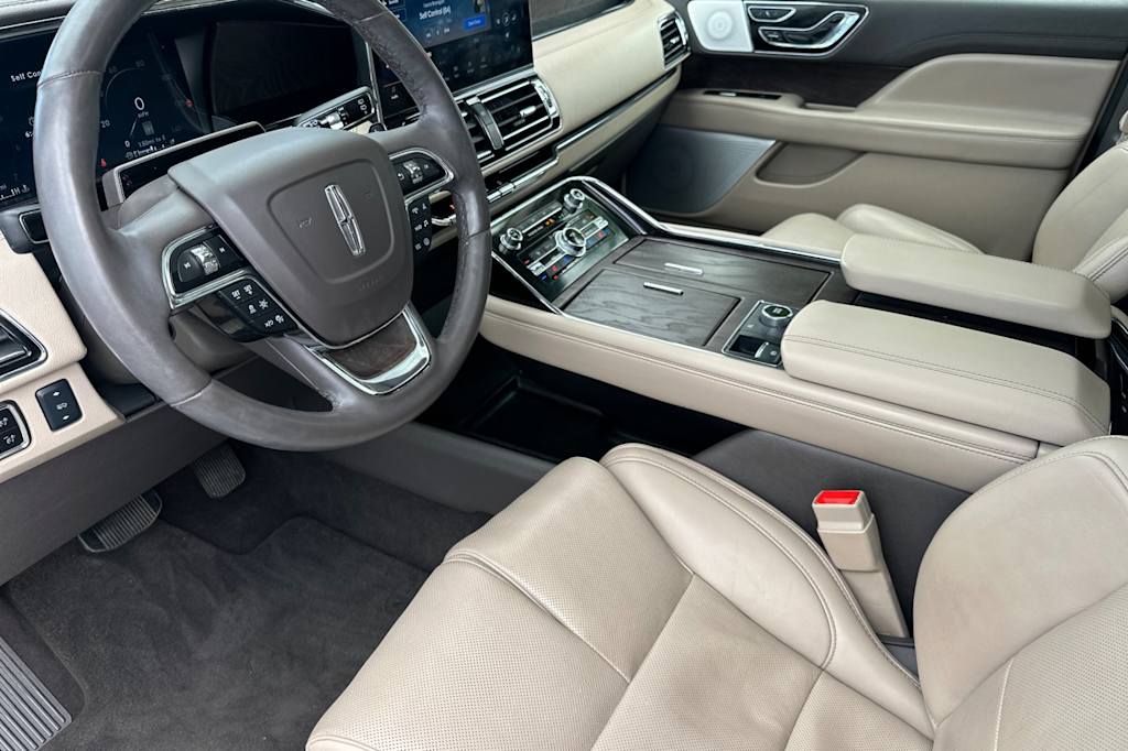 Thumbnail: 2024 Lincoln Navigator - 9