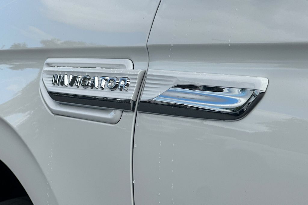 Thumbnail: 2024 Lincoln Navigator - 30