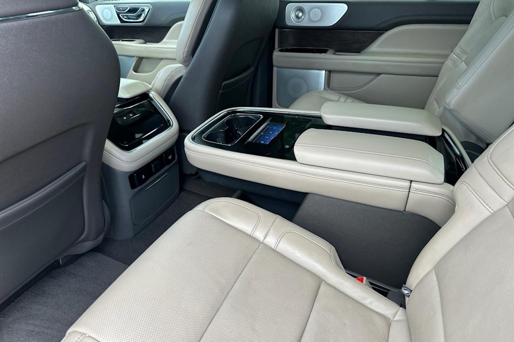 Thumbnail: 2024 Lincoln Navigator - 18