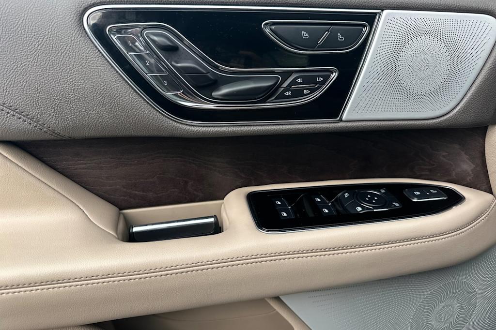 Thumbnail: 2024 Lincoln Navigator - 21