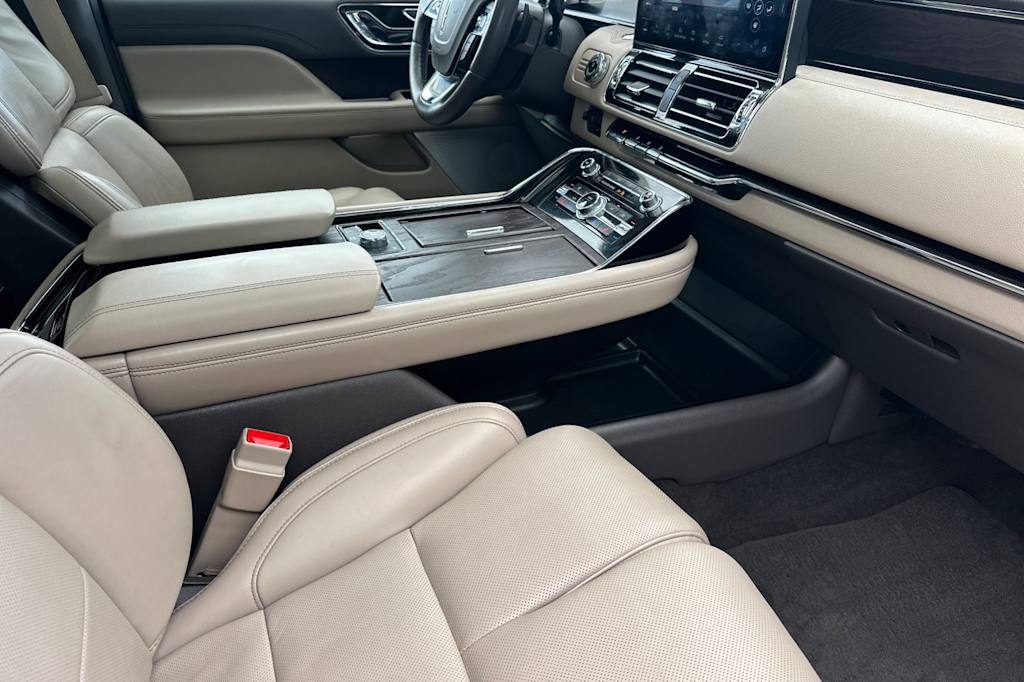 Thumbnail: 2024 Lincoln Navigator - 12