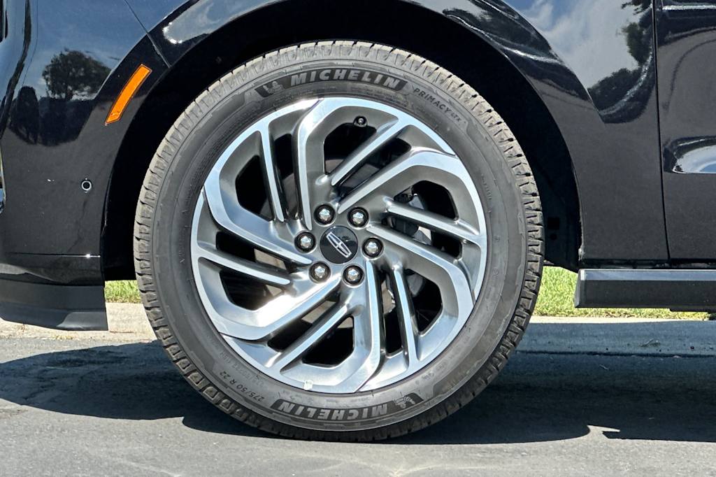 Thumbnail: 2025 Lincoln Navigator - 8