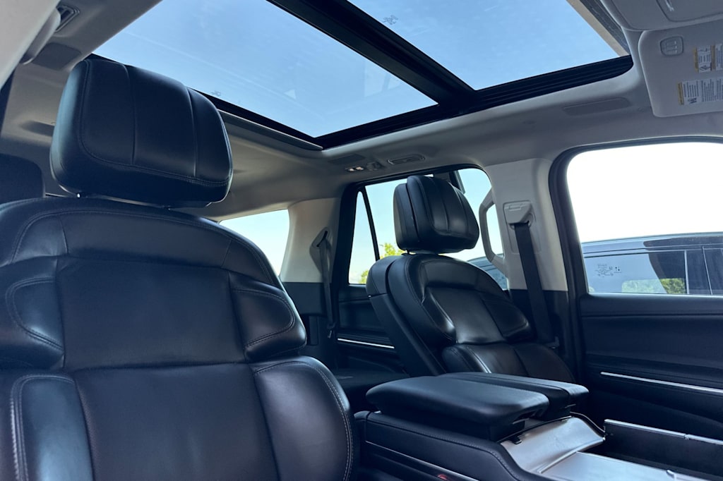 Thumbnail: 2025 Lincoln Navigator - 21