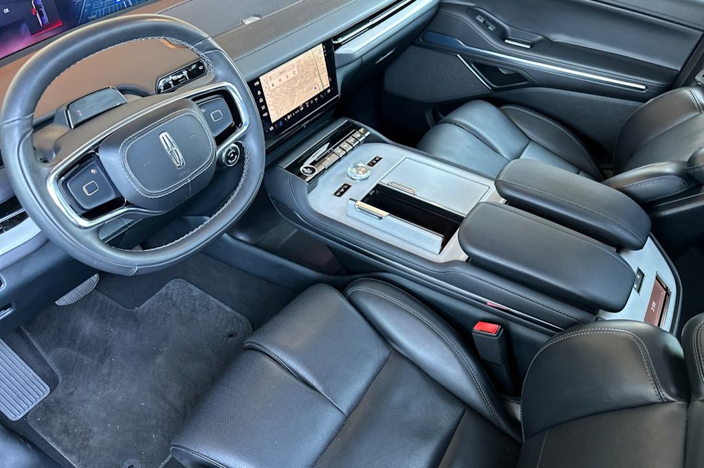 Thumbnail: 2025 Lincoln Navigator - 9