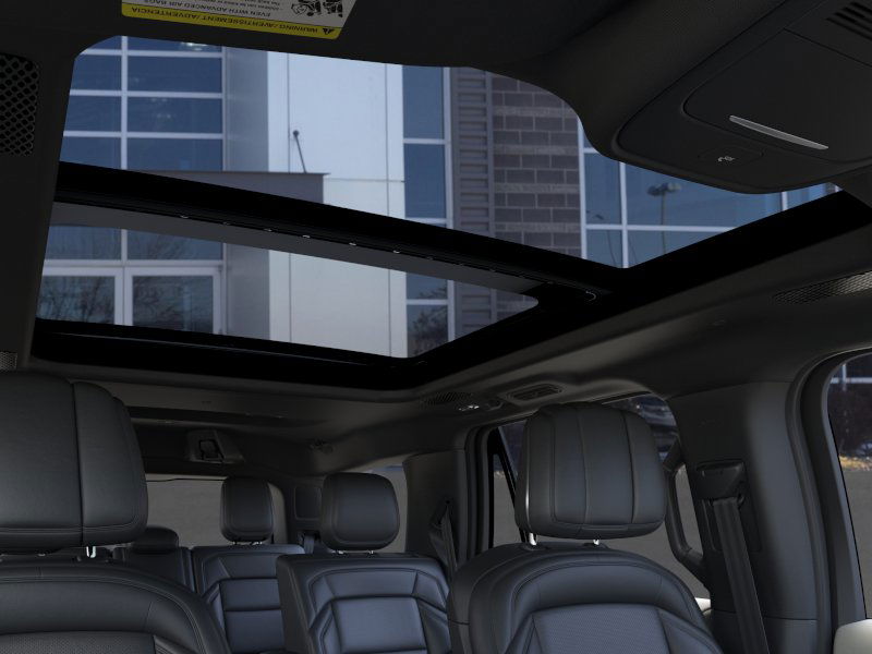 Thumbnail: 2025 Lincoln Navigator - 23