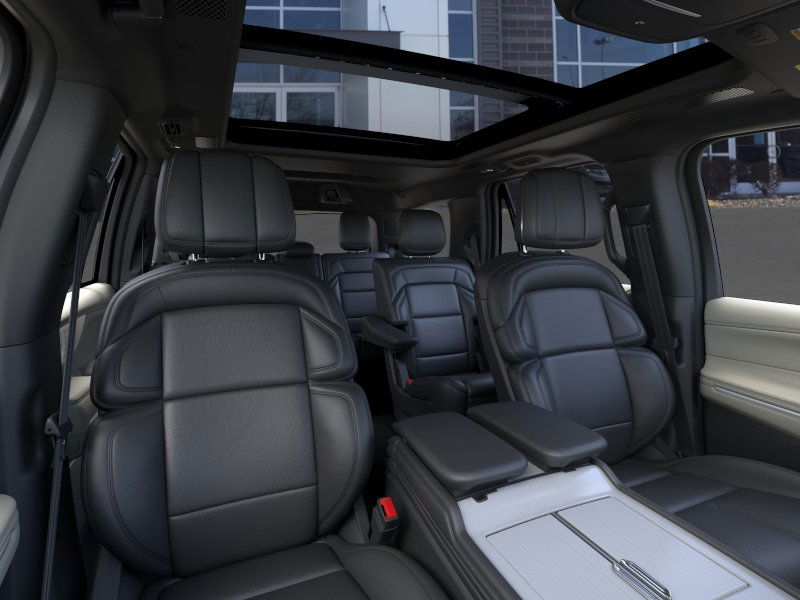 Thumbnail: 2025 Lincoln Navigator - 9