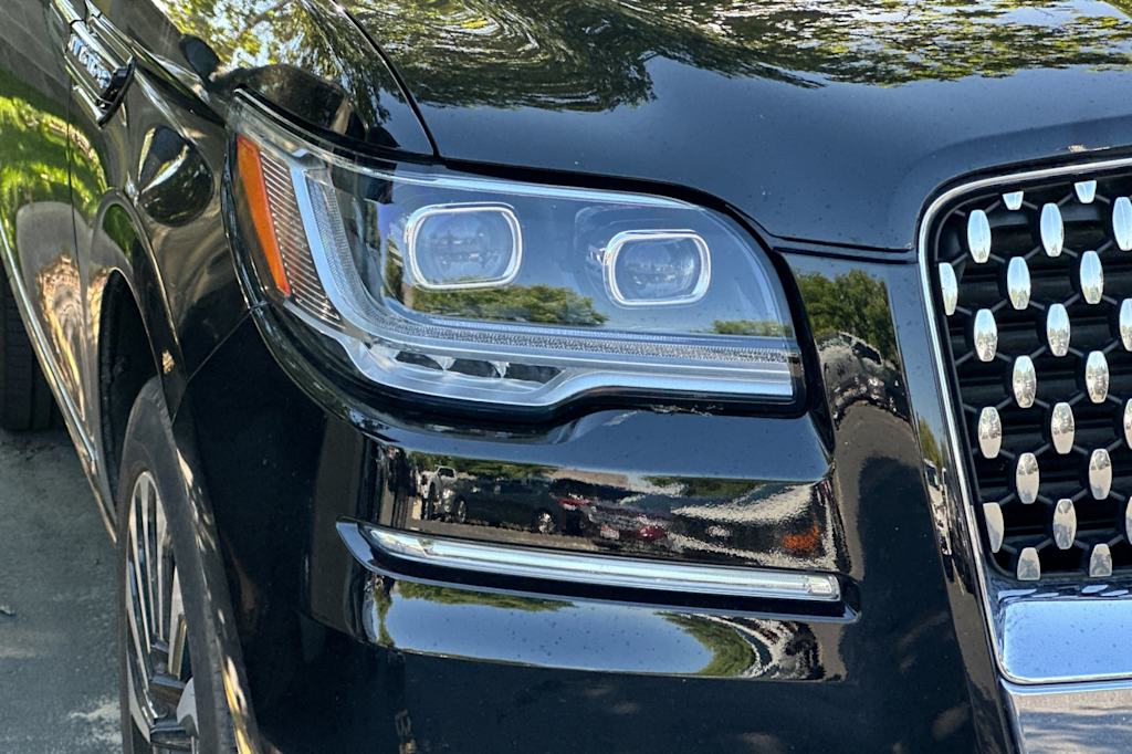 Thumbnail: 2022 Lincoln Navigator - 10