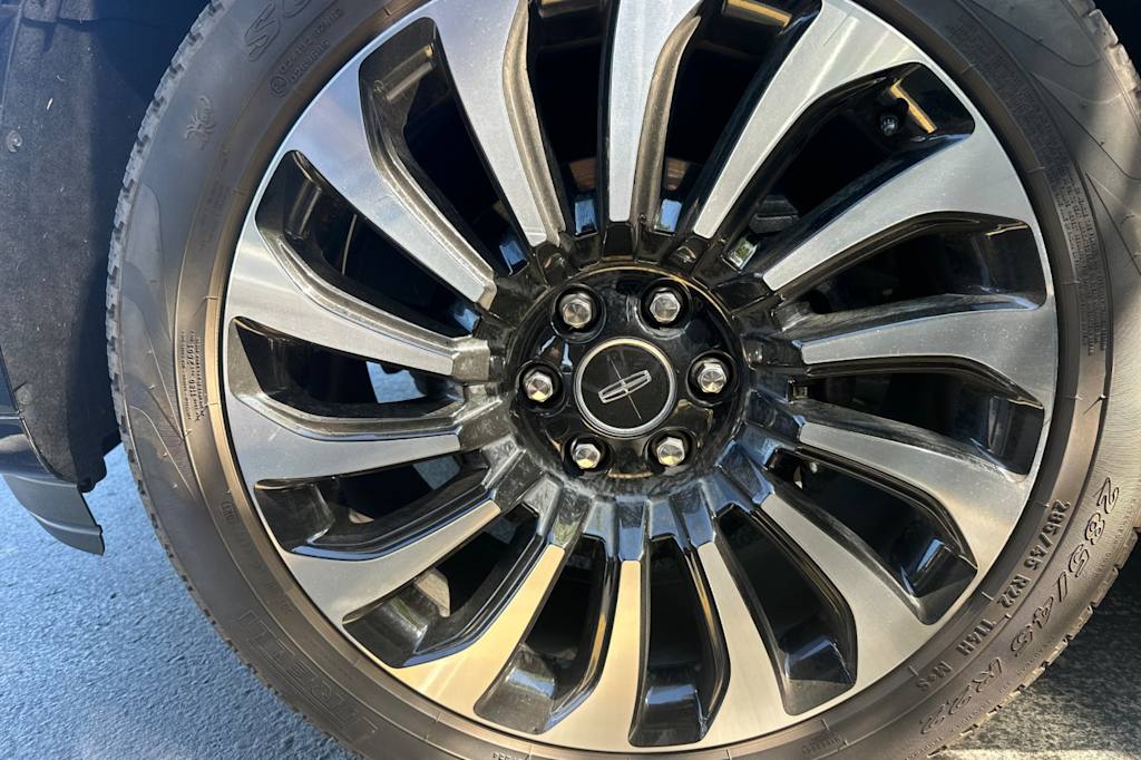 Thumbnail: 2022 Lincoln Navigator - 6