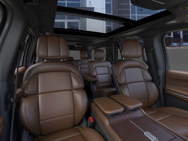 Thumbnail: 2025 Lincoln Navigator L - 8
