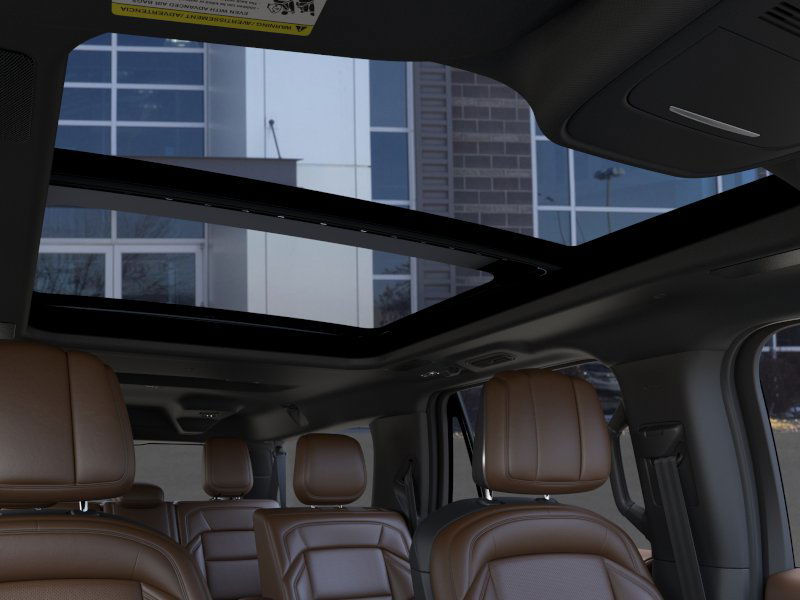 Thumbnail: 2025 Lincoln Navigator L - 22