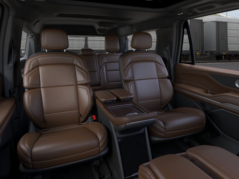 Thumbnail: 2026 Lincoln Navigator L - 9
