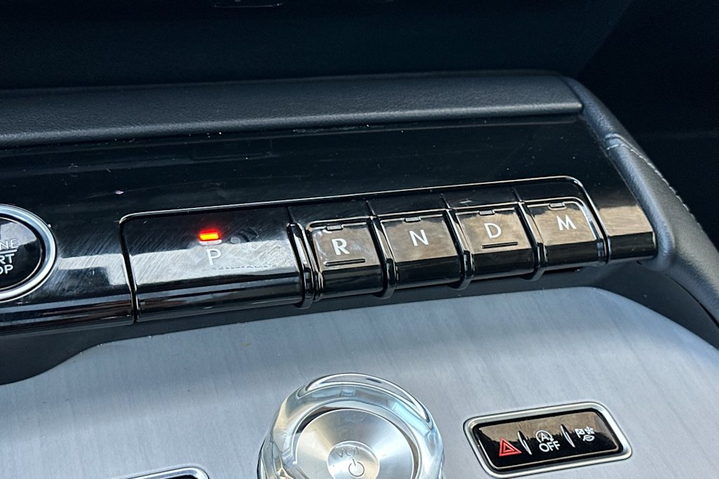 Thumbnail: 2025 Lincoln Navigator L - 25
