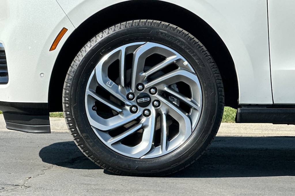 Thumbnail: 2025 Lincoln Navigator L - 7