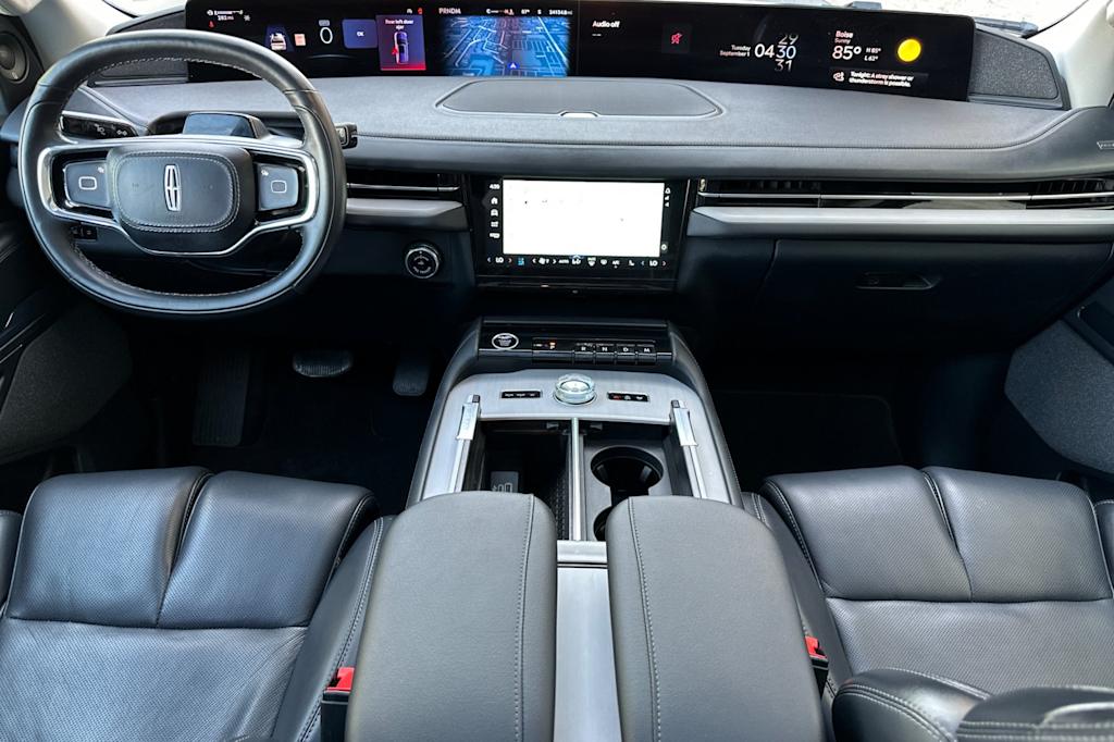 Thumbnail: 2025 Lincoln Navigator L - 2