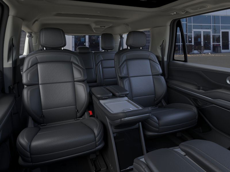 Thumbnail: 2025 Lincoln Navigator L - 9