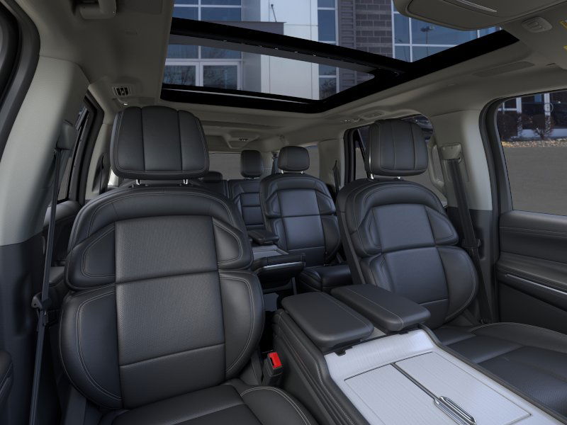Thumbnail: 2025 Lincoln Navigator L - 8
